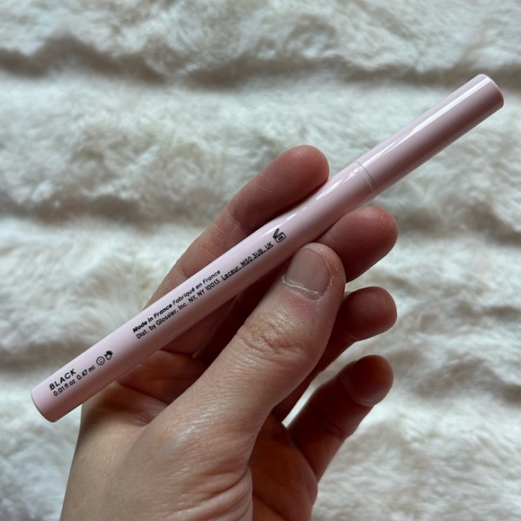 Glossier Pro Tip Brush Point Liquid Eyeliner Black 0.47ml, 3 Pieces - Picture 2 of 11